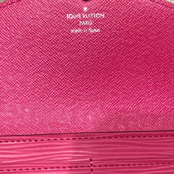 LOUIS VUITTON Wallet - Picture 8 of 13
